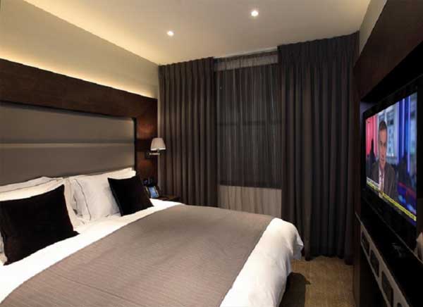 khach-san-que-toi-soc-trang-tai-sao-can-rut-phich-cam-ti-vi-ngay-khi-nhan-phong-khach-san